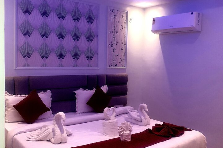 Room 3 of 28