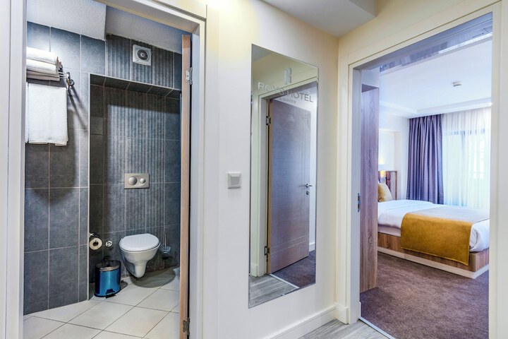 Room 26 of 170