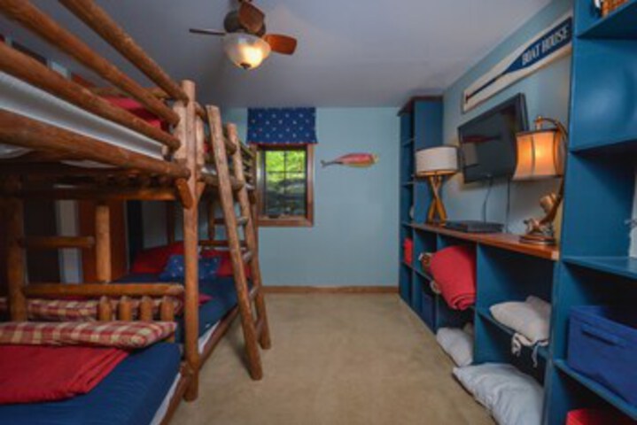Room 32 of 40
