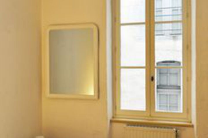 Room 4 of 11