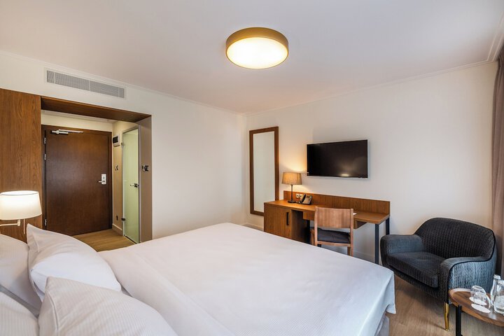 Room 4 of 24