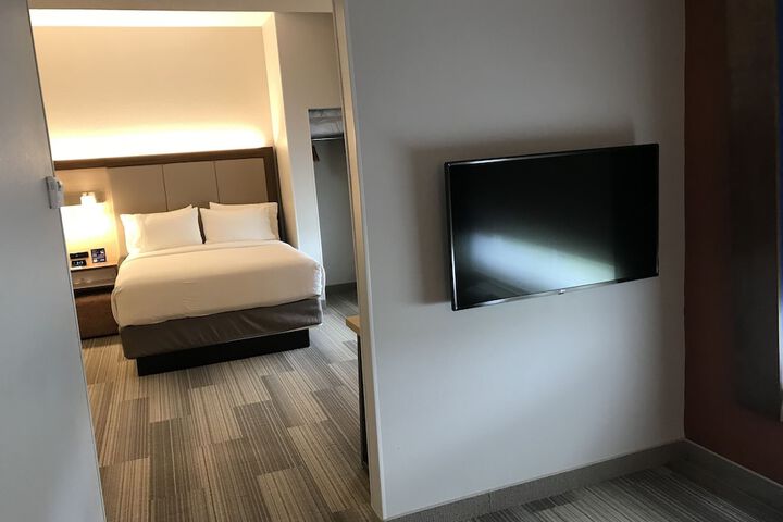 1 King Bed (14 of 14)