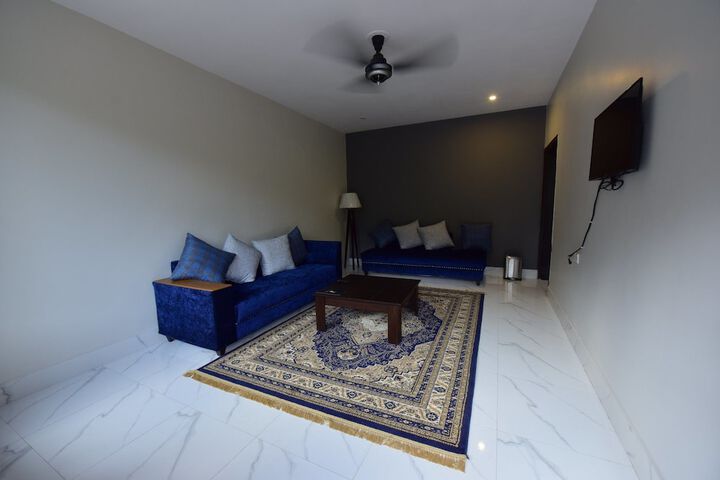 Room 8 of 36