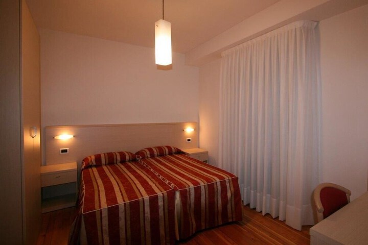 Room 9 of 92