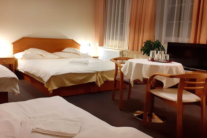 Room 9 of 38