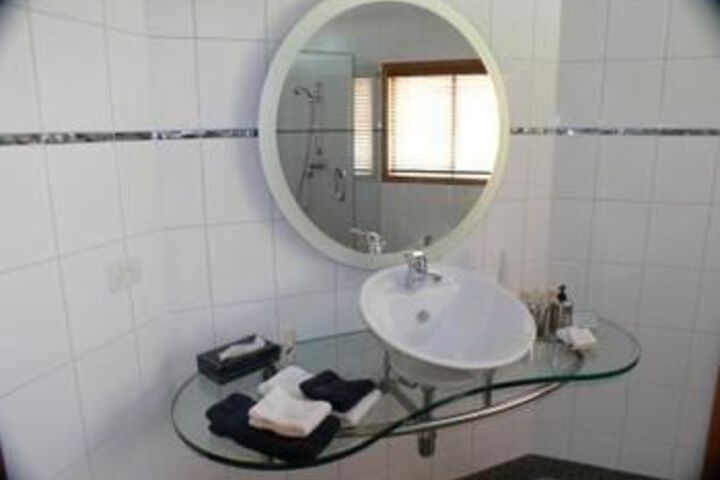 Room 2 of 11