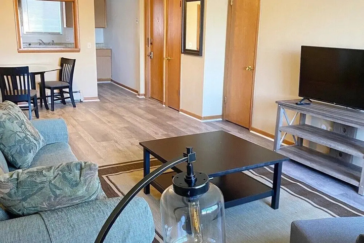 Exterior of Modern Homey 2-bedroom in Toledo