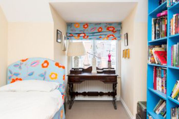 Room 12 of 32