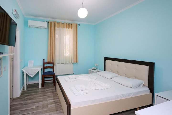 Room 48 of 122