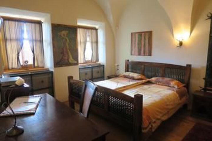 Room 16 of 28