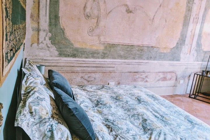Room 5 of 62