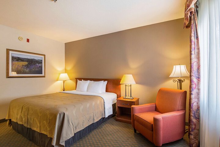 1 King Bed (7 of 7)