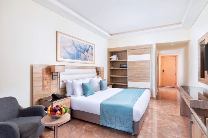 Room 8 of 220