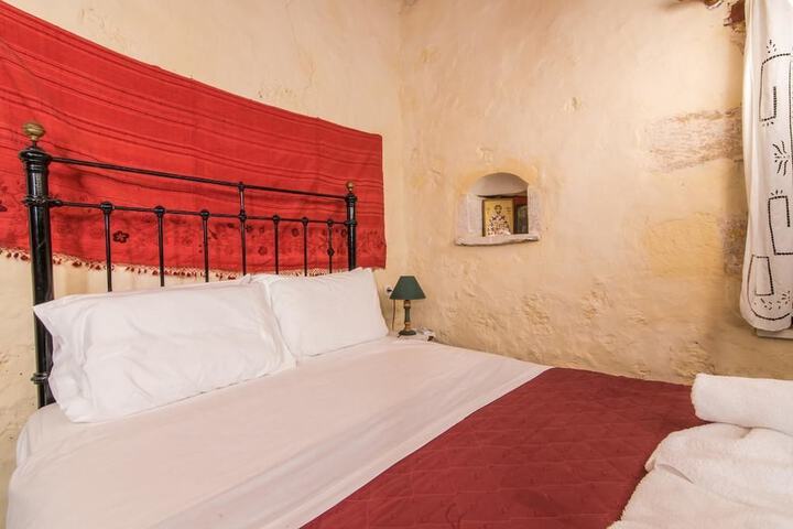 Room 8 of 32