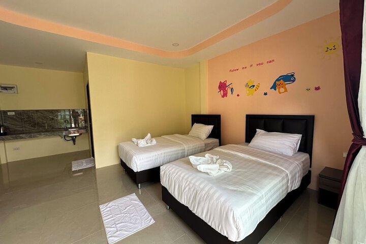 Room 6 of 17