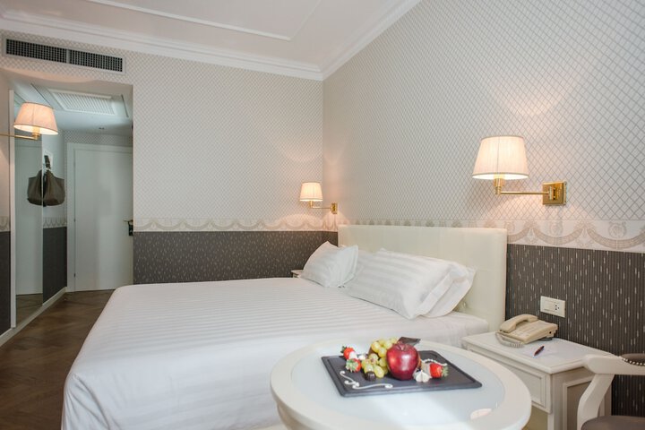Room 14 of 96