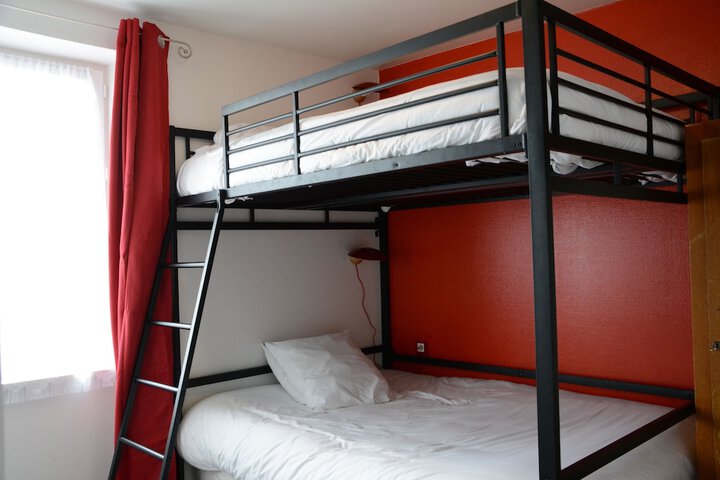 Room 4 of 40