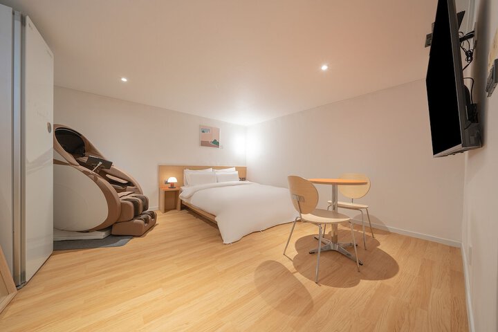 Room 45 of 100
