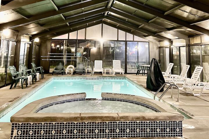 Pool Hotel