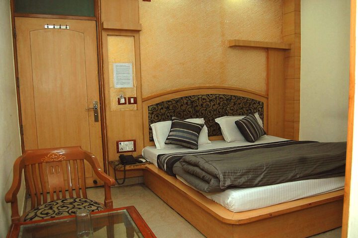 Room 8 of 35