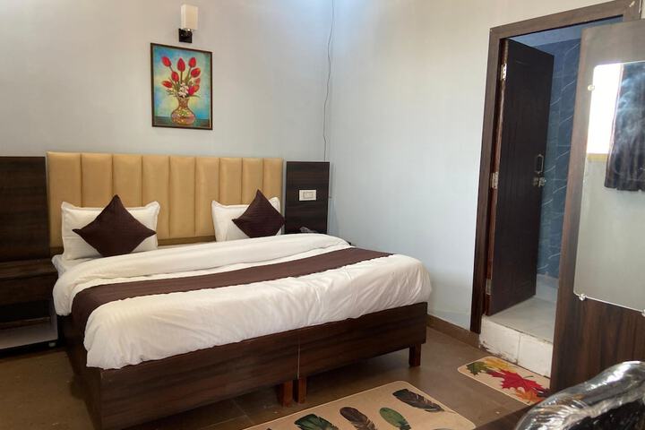 Room 14 of 24