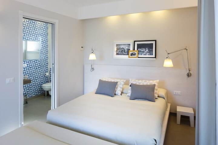 Room 10 of 228