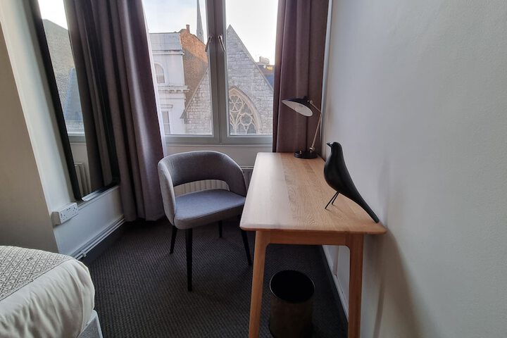 Room 16 of 44
