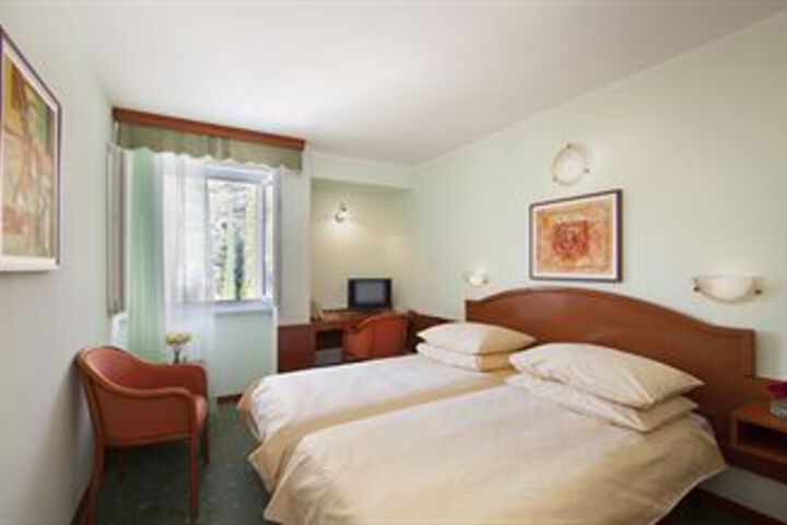 Room 13 of 46