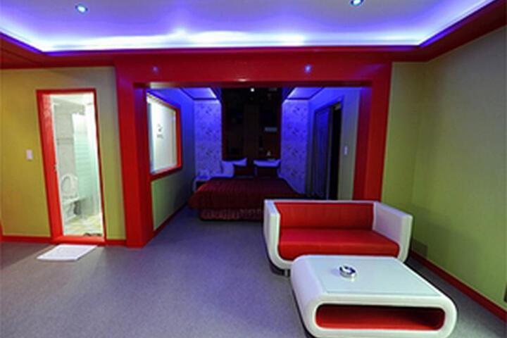 Room 2 of 6