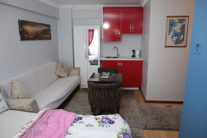 Room 5 of 75