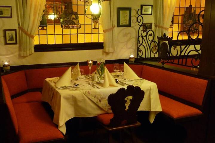 Dining 9 of 11