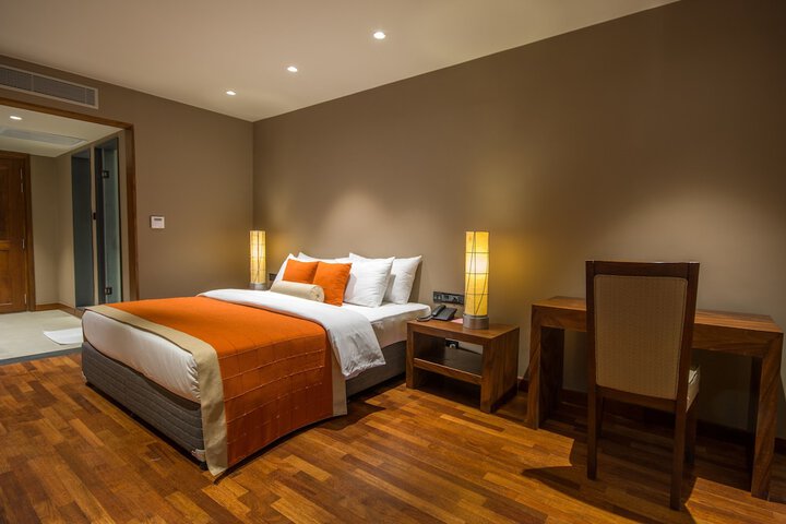 Room 4 of 33