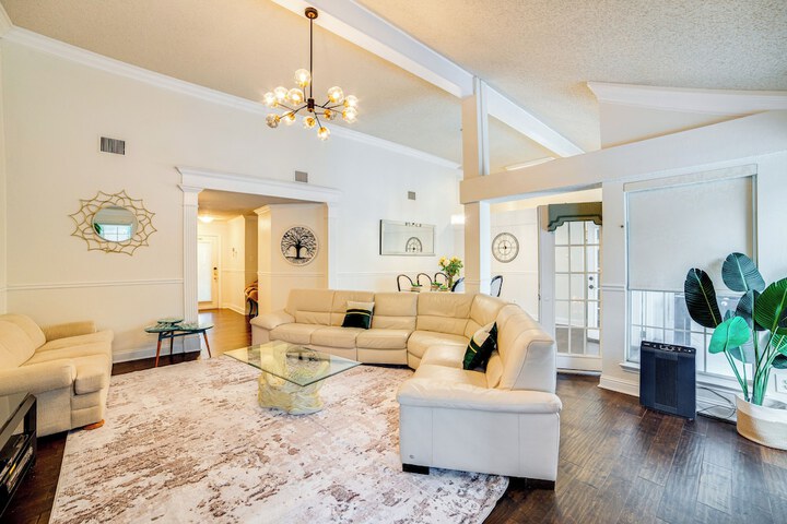 Walk to Lake! Rowlett Escape w / Fire Pit & Views