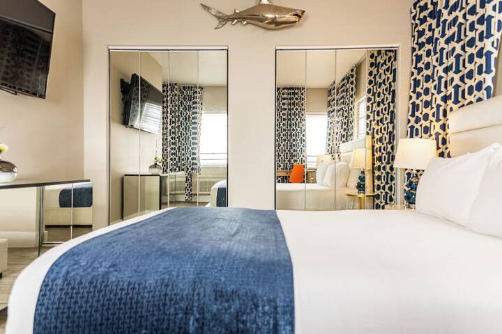 1 Queen Bed (3 of 53)