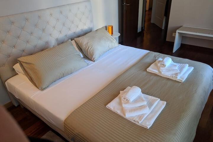 Room 6 of 42