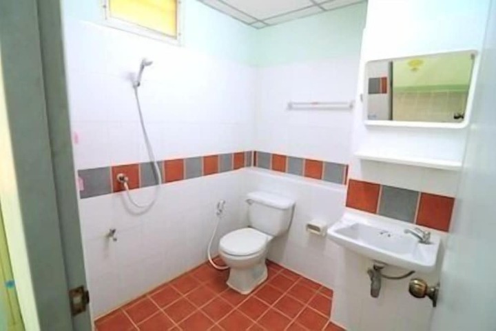 Room 7 of 16