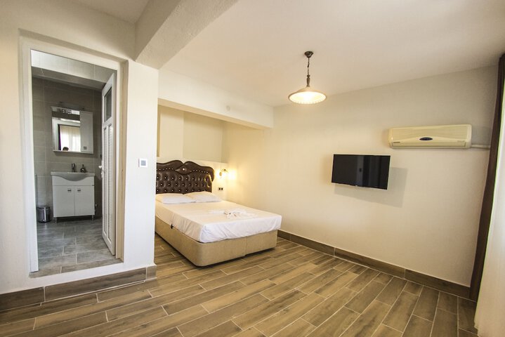 Room 10 of 78