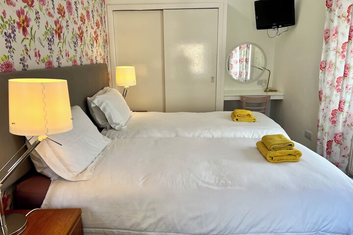 Room 28 of 34