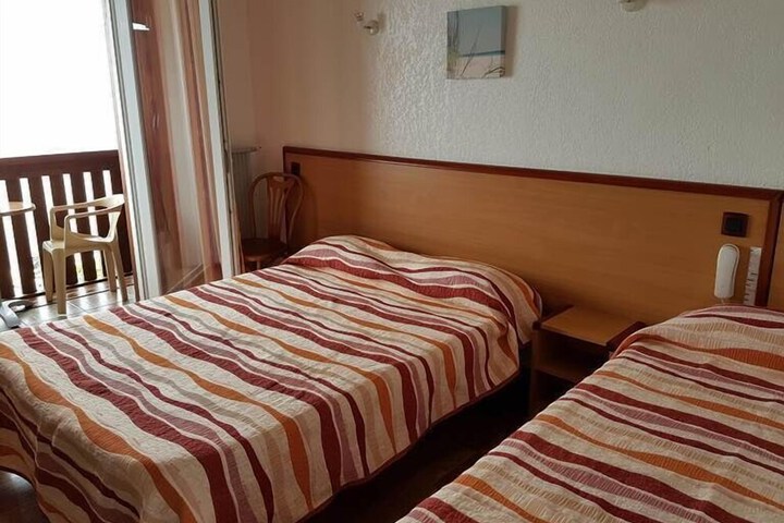 Room 9 of 31