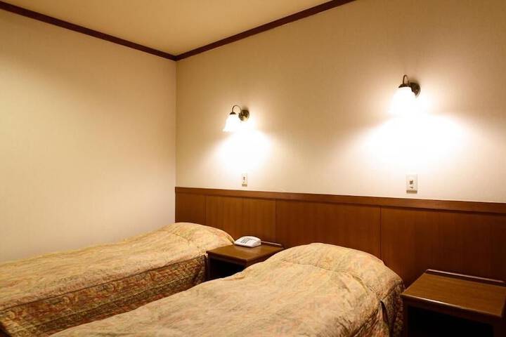 Room 6 of 40