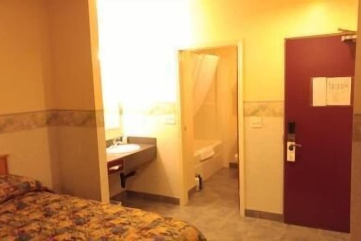 Room 12 of 26