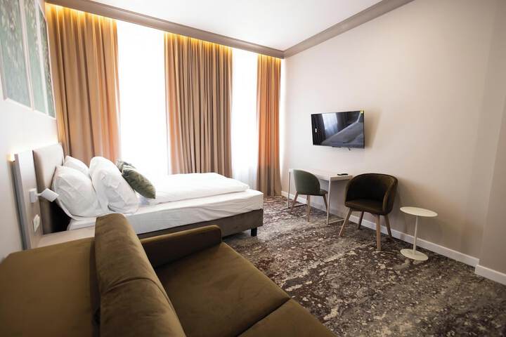 Room 4 of 92