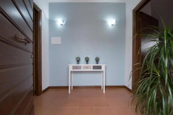 Room 8 of 12