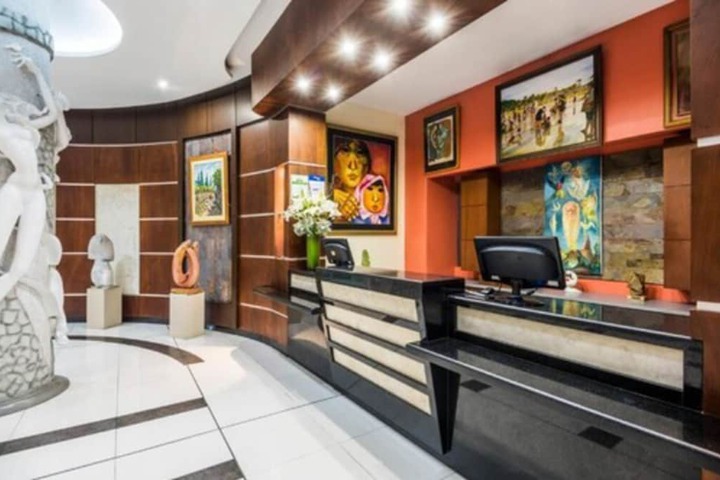 Entrance & Lobby