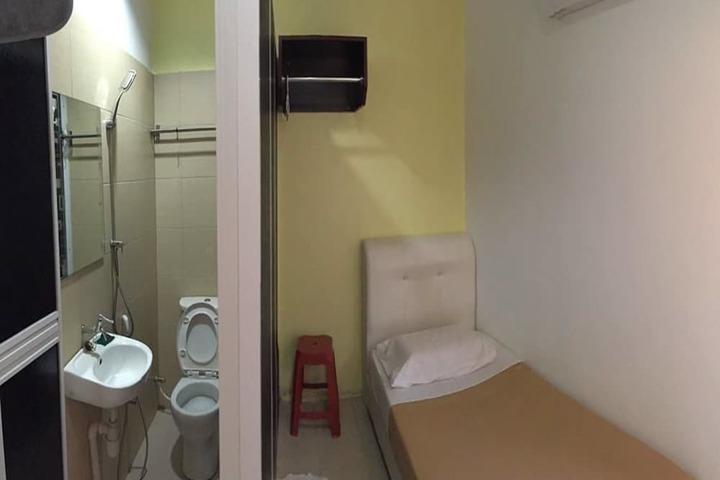 Room 6 of 19