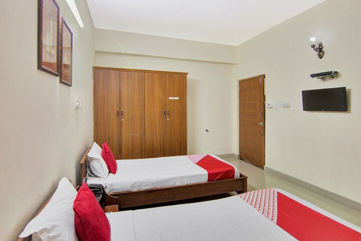 Room 9 of 37