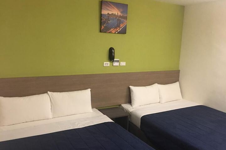 Room 28 of 40