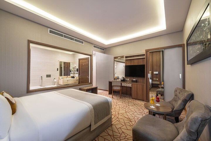 Room 8 of 22