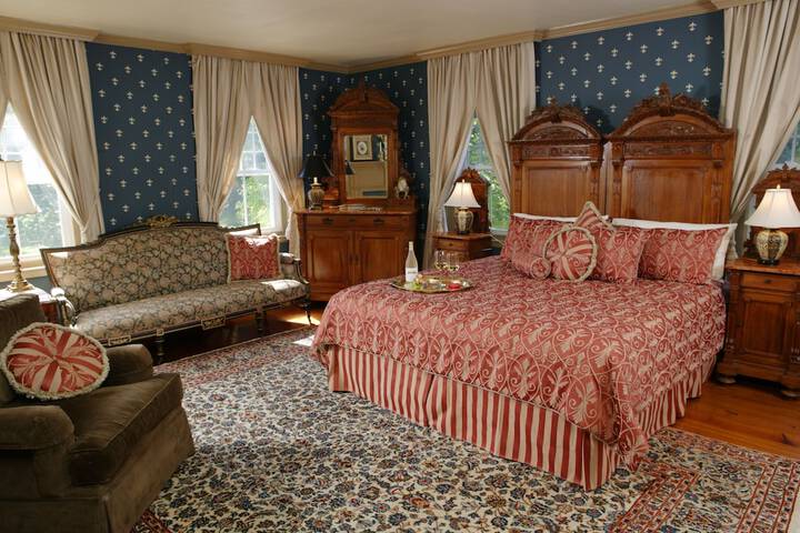 Room 3 of 100