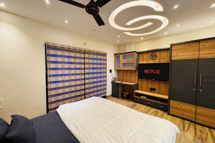 Room 9 of 20